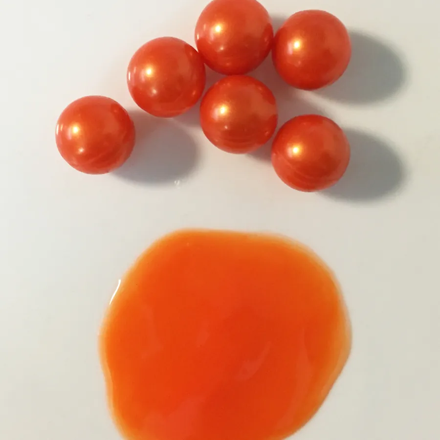 Paintballs Blast de cáscara naranja junto a una mancha de pintura naranja